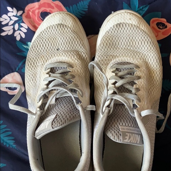 Nike shoes - Picture 2 of 3